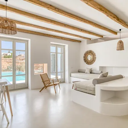 Lil Paros Luxury